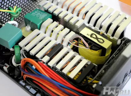 Внутреннее устройство Cooler Master Silent Pro Gold 2