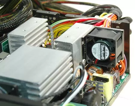 Блок питания Emacs 850Wt - внутреннее пространство