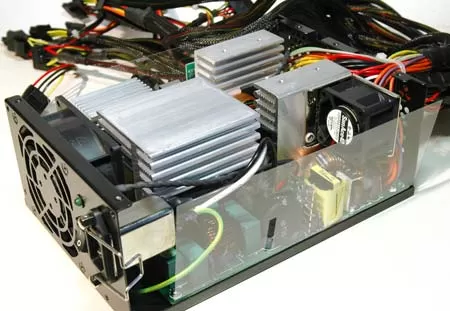 Блок питания Emacs 850Wt - внутреннее пространство