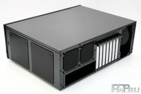 Вид сбоку корпуса Fractal Design Node 605