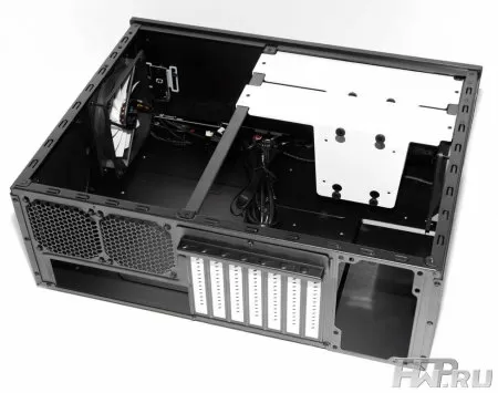 Внутреннее убранство корпуса Node 605