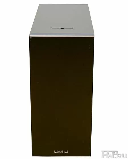 Вид спереди на корпус Lian Li PC-B10