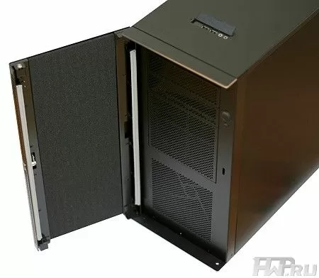 Вид сверху на корпус Lian Li PC-B10