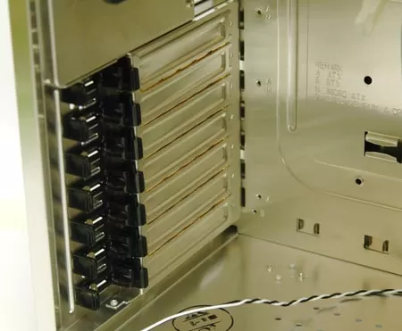 Компьютерный корпус Thermaltake Armor - слоты расширения