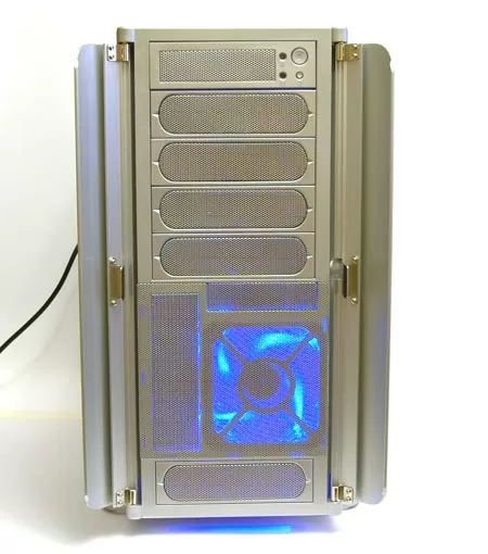 Компьютерный корпус Thermaltake Armor в работе
