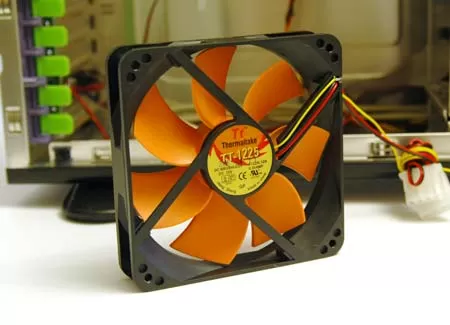 Компьютерный корпус Thermaltake Eclipse - вентилятор