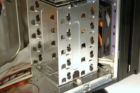 Компьютерный корпус Thermaltake Eclipse - корзина для винчестеров