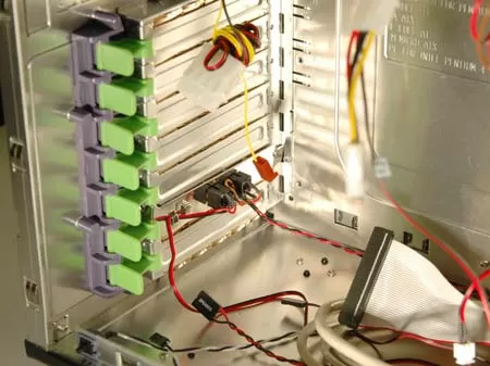 Компьютерный корпус Thermaltake Eclipse - PCI отсеки