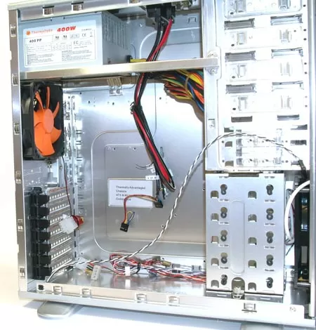 Компьютерный корпус Thermaltake Soprano DX - вид изнутри