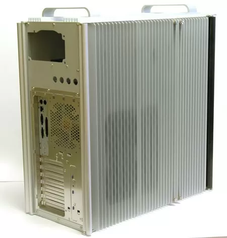 Задняя сторона компьютерного корпуса Thermaltake Tai Chi