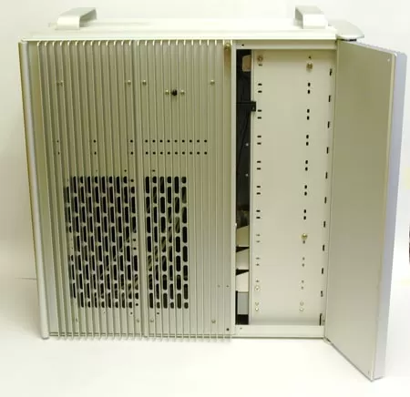 Боковая сторона компьютерного корпуса Thermaltake Tai Chi