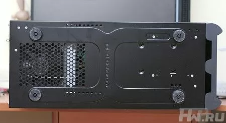 Корпус Thermaltake Element T - вид снизу