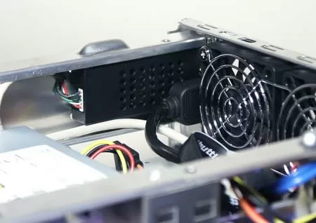 Установка Shuttle PN18 в корпус