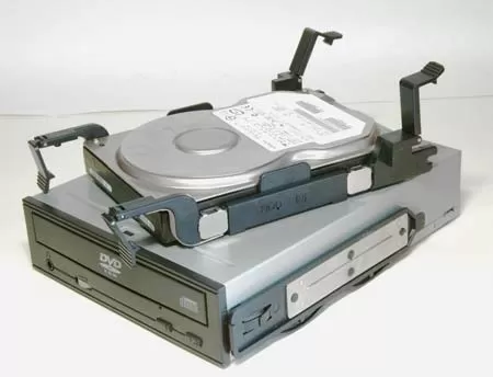 Жёсткий диск и DVD-ROM готовы к установке в Shuttle SN26P