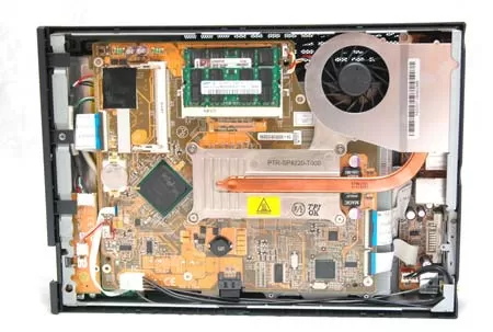 Компьютер Shuttle X200 - вид изнутри