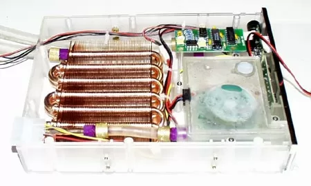 Titan Data Cooler DWC-A01 со снятой крышкой