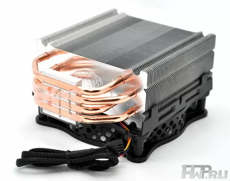 Вид снизу на кулер Cooler Master Дед Мороз