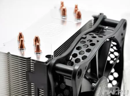 Отверстия в вентиляторе Cooler Master Дед Мороз