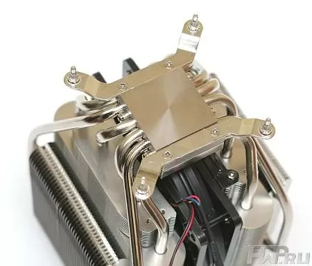 Кулер CoolerMaster V8 - вид снизу