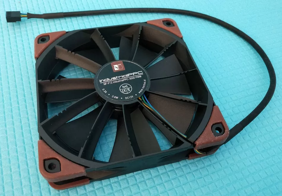 Noctua NF-F12 IndustrialPPC 3000 - вид сзади