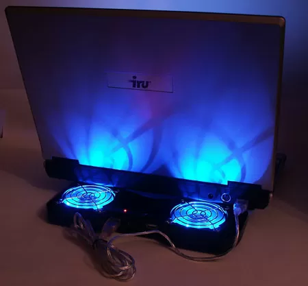 Кулер для ноутбука Speeze Pacific Breeze - установка под ноутбук