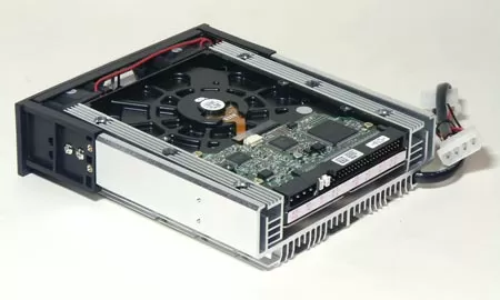 Установка винчестера в HDD кулер Titan Alaska TTC-HD88