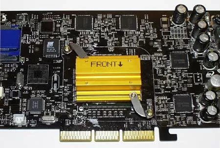 Видеочип с установленным на него основанием