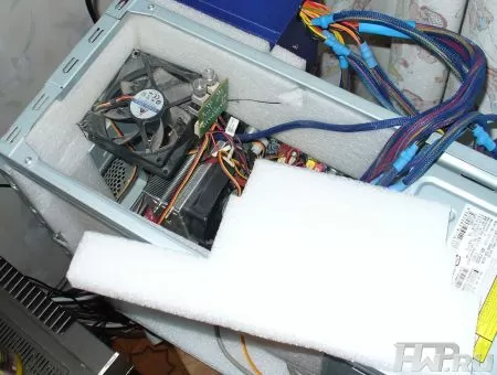 Плакат говори тише. Принудительное охлаждение монитора. Насверлил дырок в корпусе пк. Сделай систему тише. Научная деятельность тихо браге.