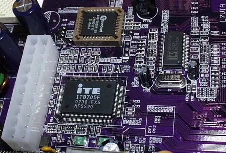 Коннектор питания ATX и чип ITE IT8705F