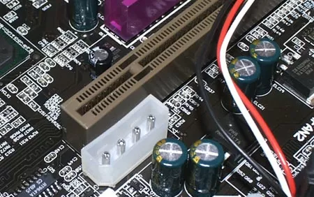 PCPlug разъём возле AGP Pro порта