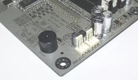 Два Molex-коннектора для подключения вентиляторов процессорного кулера.