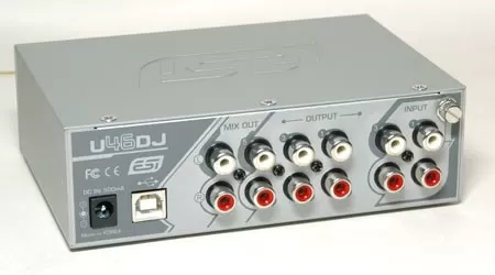 Мобильный аудиоинтерфейс ESI U46DJ - вид сзади