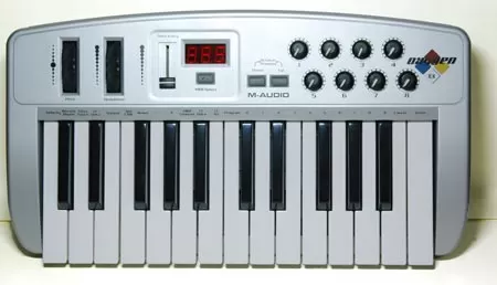 MIDI клавиатура M-Audio Oxygen 8