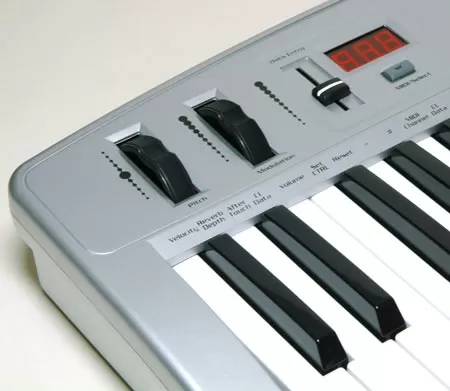 MIDI клавиатура M-Audio Oxygen 8