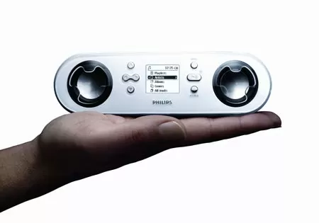 MP3 плеер Philips PSS110 на ладони