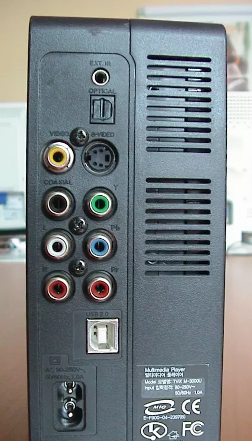 Dvico Tvix M3000u - вид сзади на разъёмы и контакты