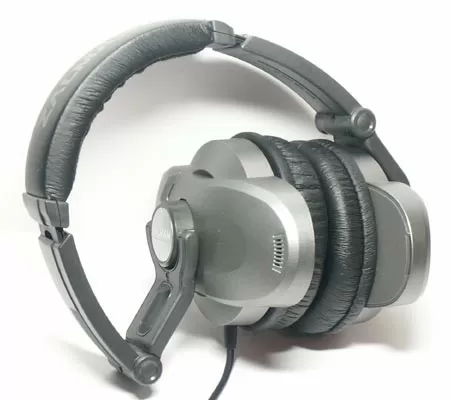 Поворот дуги наушника Zalman ZM-RS6F на 180 градусов