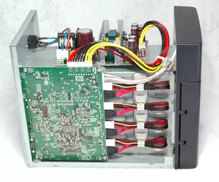 Тыльная сторона Buffalo TeraStation Pro II