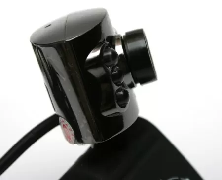 Вид слева геймерской вебкамеры Cyber Snipa Scout Webcam