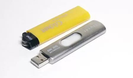 Sandisk Cruzer Titanium
