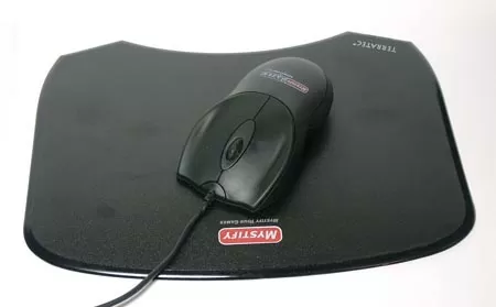 Мышка на коврике