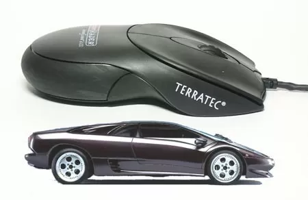 Razer Boomslang 2100 против Lamborgini Diablo