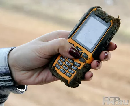 Защищенный телефон Outfone