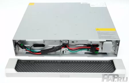 Аккумуляторный блок AEG Protect 1000 BP со снятой крышкой