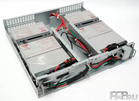 Установленные аккумуляторы в модуле AEG Protect 1000 BP