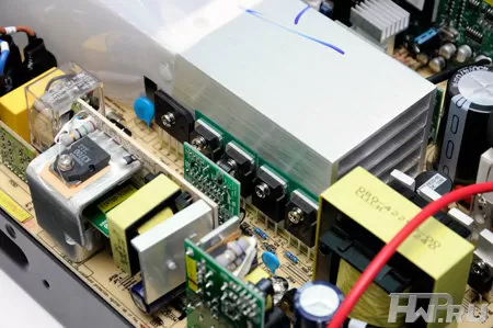 AEG Protect D.1000 - внутреннее пространство ИБП