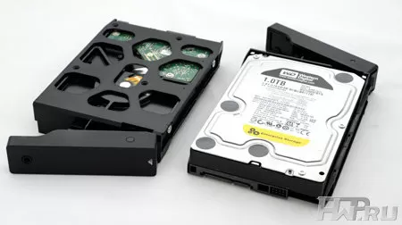 Файловый сервер Synology DS1812+