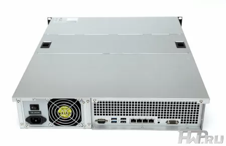 Порты подключения у RackStation RS2414+ 