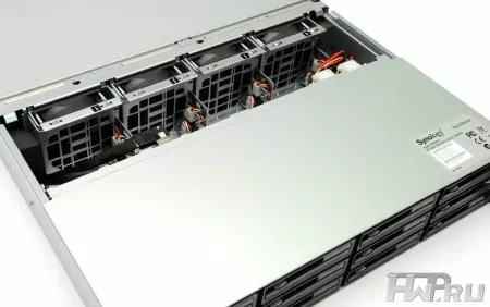 Отсек для вентиляторов у RackStation RS2414+ 