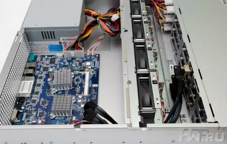 Материнская плата RackStation RS2414+ 